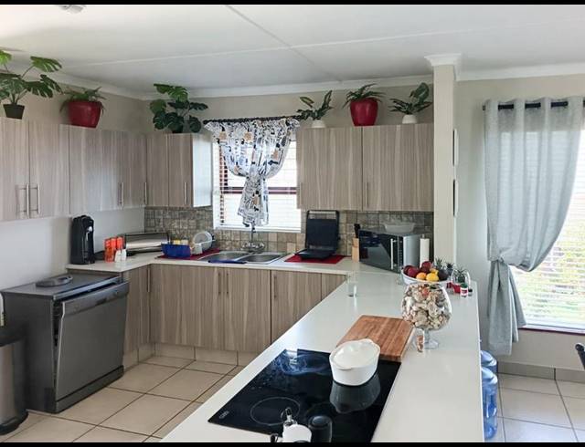 5 BEDROOM HOUSE FOR SALE IN DANA BAY